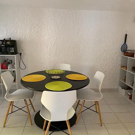 Coquet Bas De Villa 아파트 *