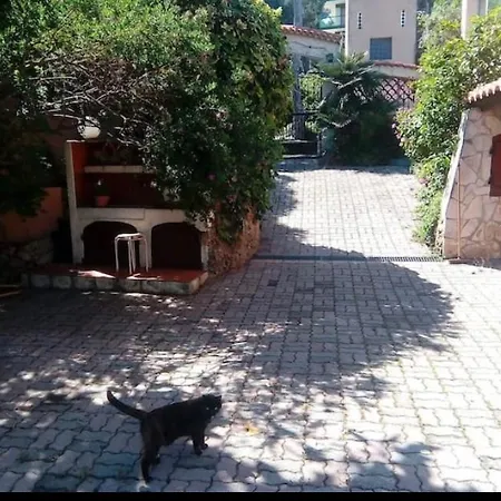 Coquet Bas De Villa